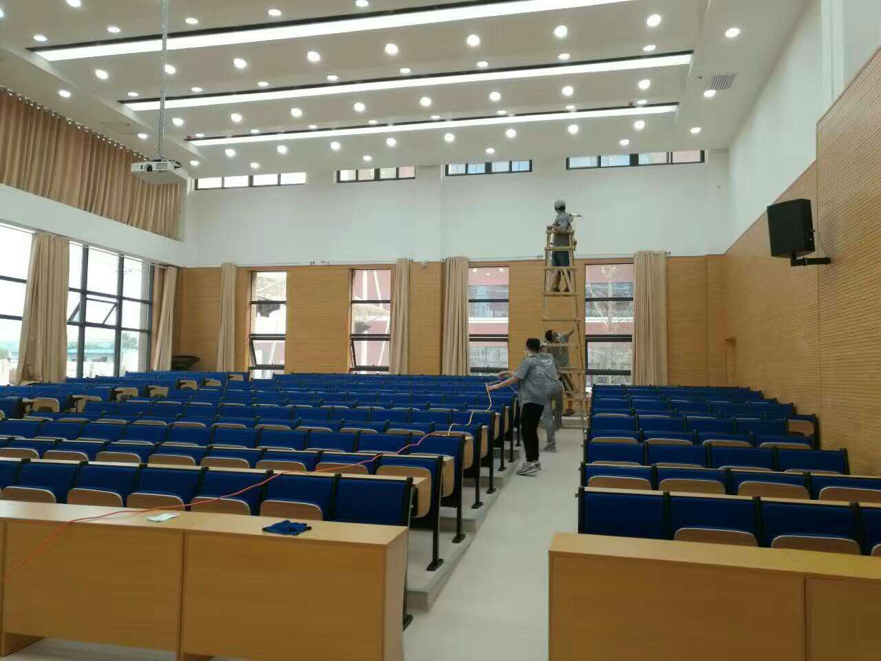 西安高新一中西咸新區(qū)高新園頂面施工 西安高新一中西咸新區(qū)高新園頂面施工