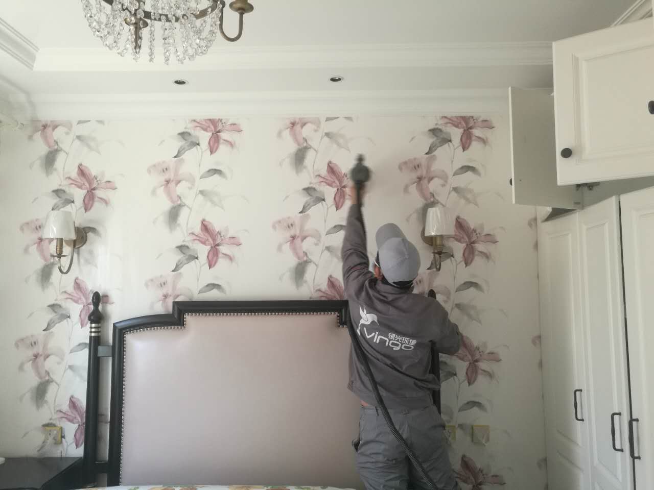 臥室墻面壁紙全方位施工 臥室墻面壁紙全方位施工