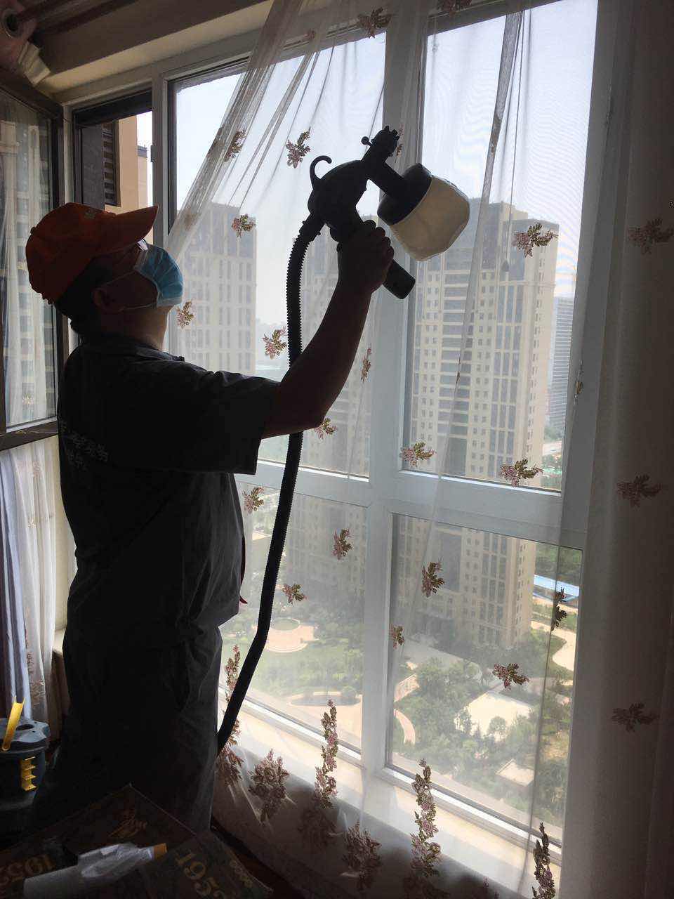 窗簾重點噴涂施工中 窗簾重點噴涂施工中