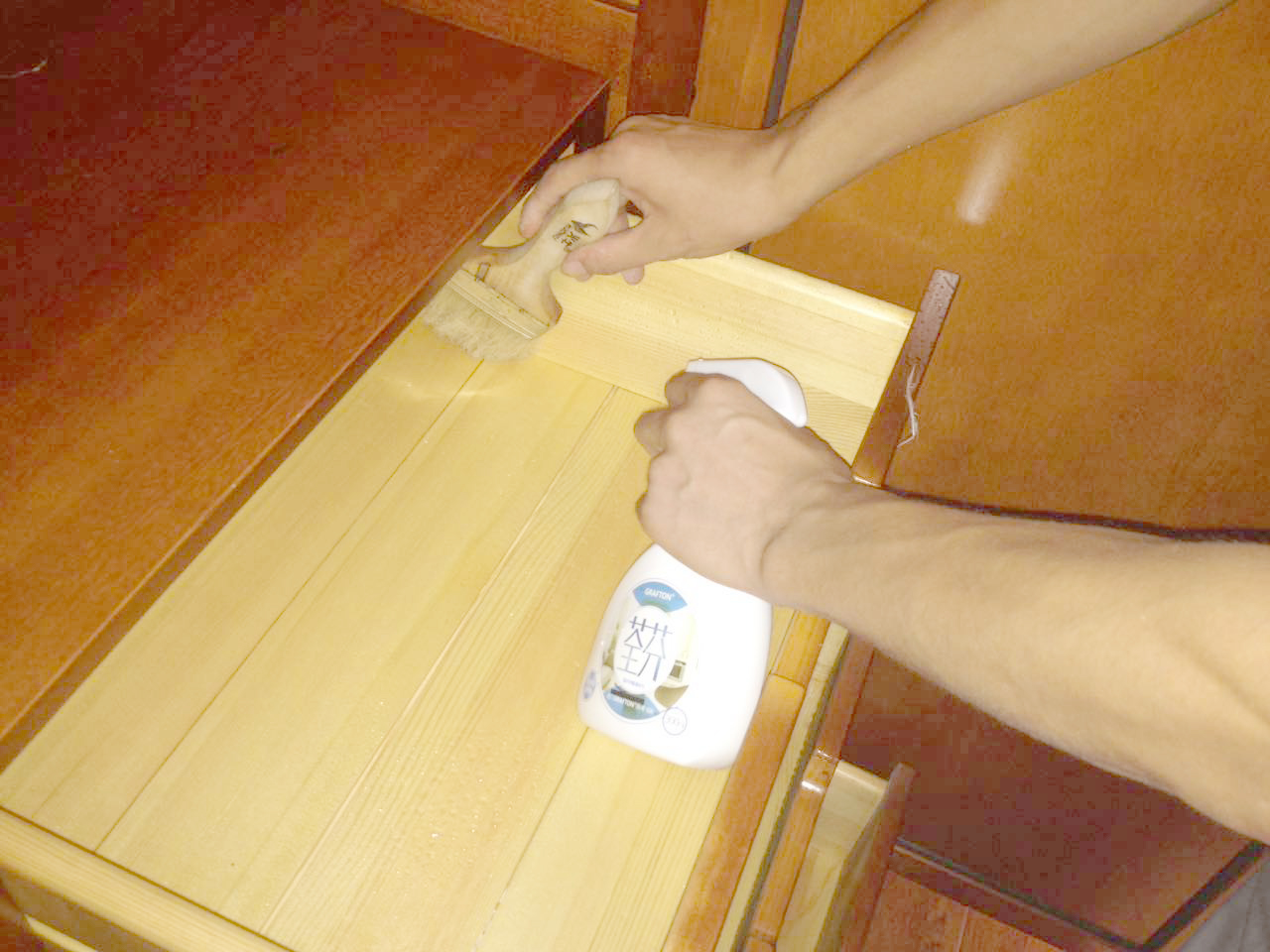 柜子抽屜重點(diǎn)污染源刷子細(xì)節(jié)處理 柜子抽屜重點(diǎn)污染源刷子細(xì)節(jié)處理