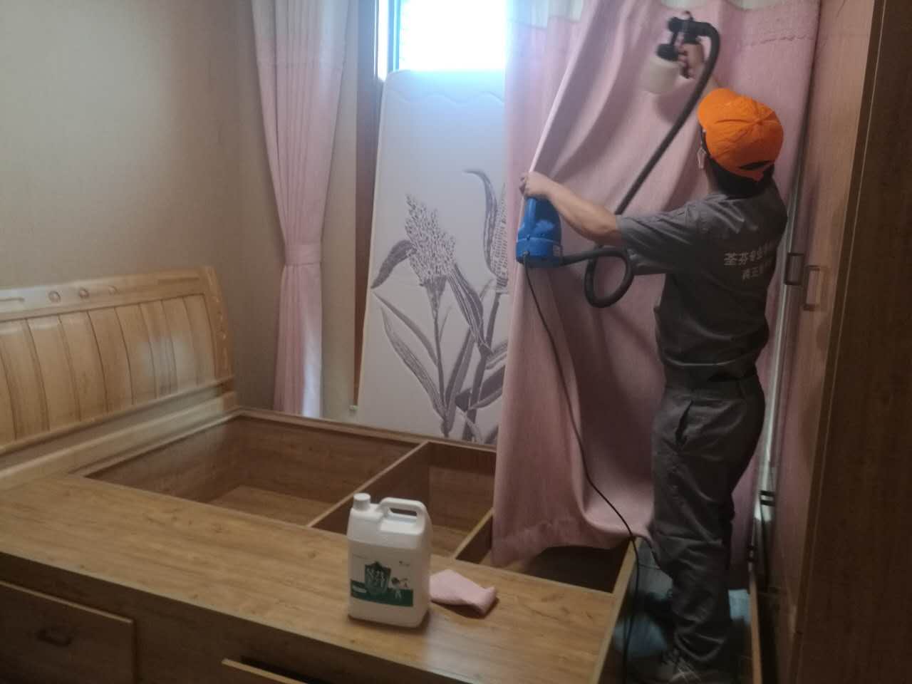 臥室窗簾、床全方位施工