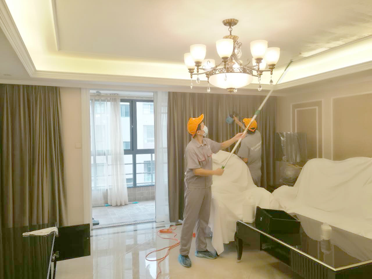 客餐廳頂面滾筒全方位施工 客餐廳頂面滾筒全方位施工