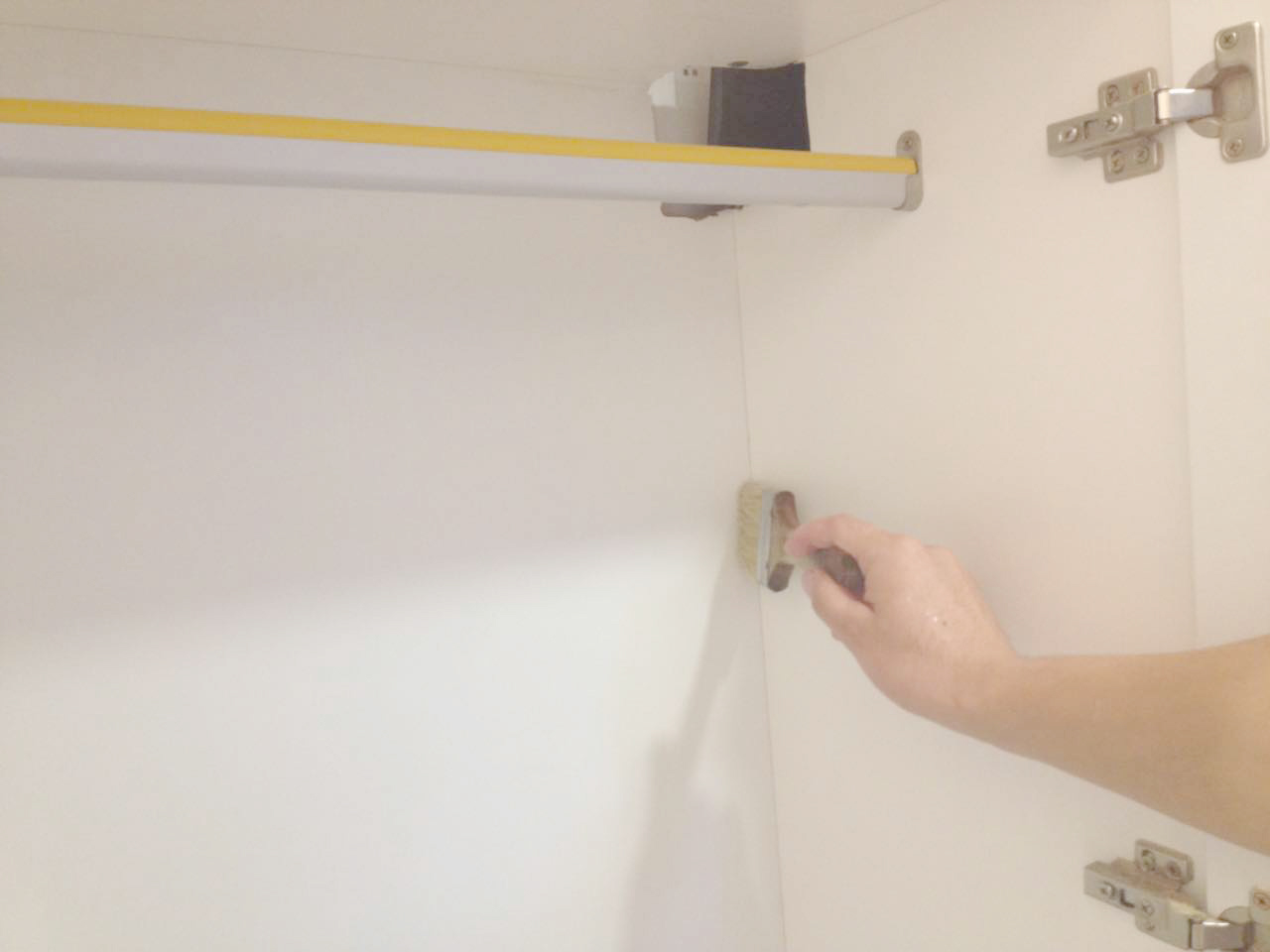 衣柜接縫處涂刷精細化施工 衣柜接縫處涂刷精細化施工