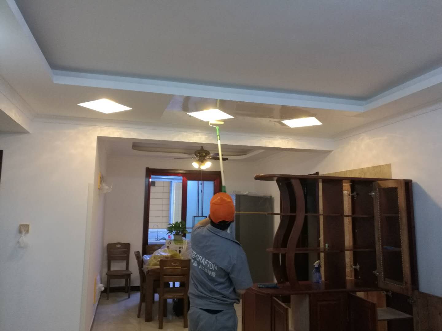 客餐廳頂面全方位滾筒施工 客餐廳頂面全方位滾筒施工