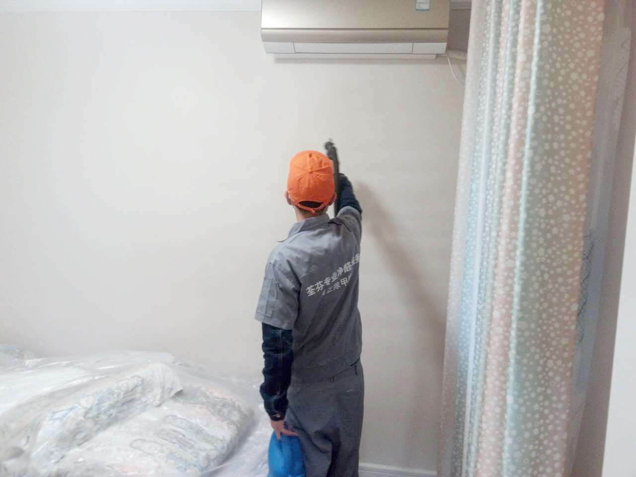 臥室墻面全方位噴涂施工 臥室墻面全方位噴涂施工