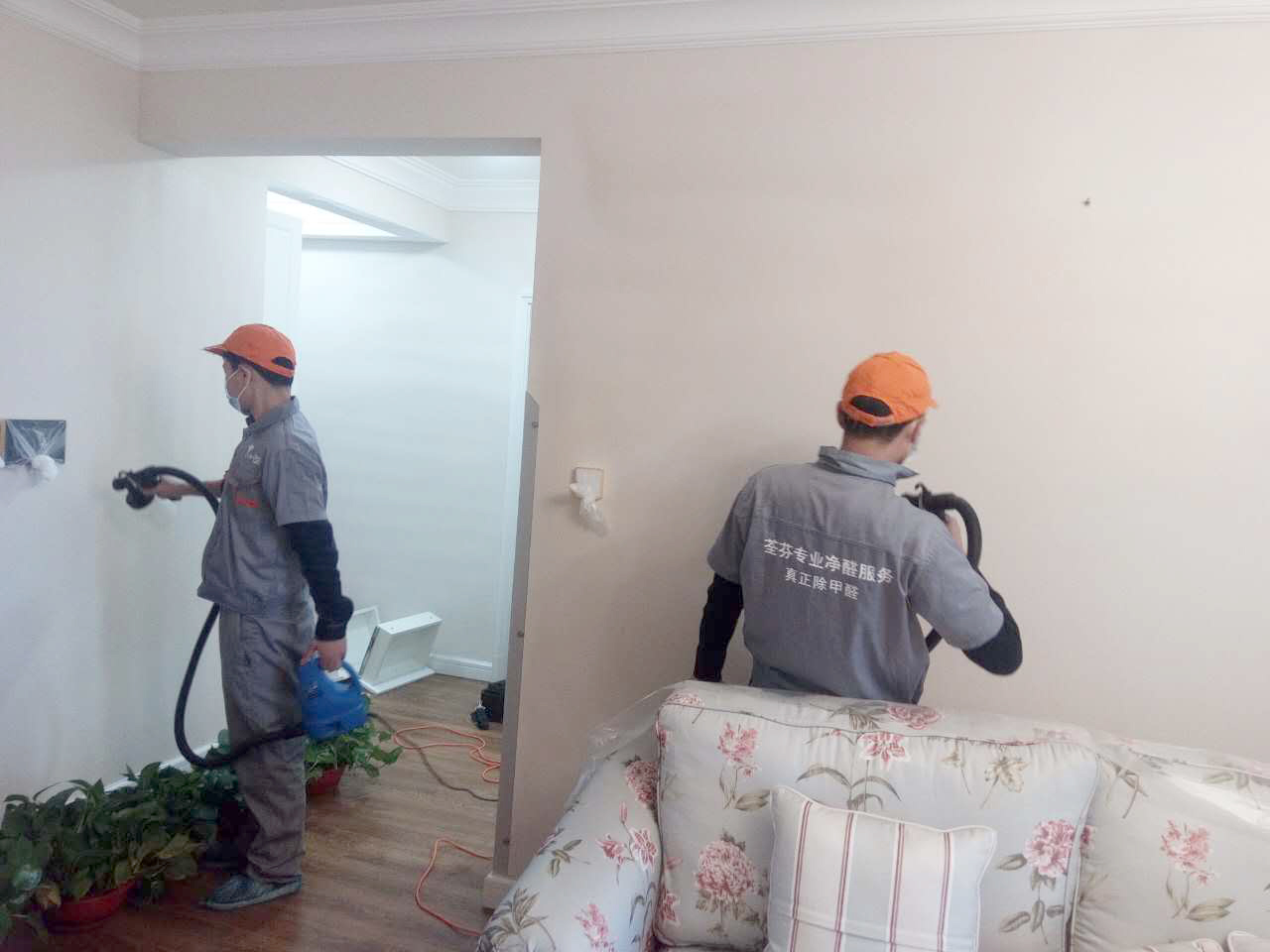 客餐廳頂面墻面全方位噴涂施工 客餐廳頂面墻面全方位噴涂施工