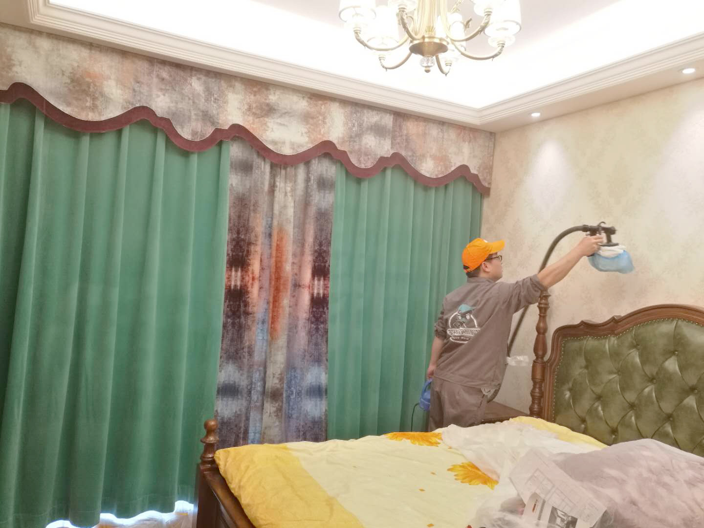 臥室墻面壁紙全方位噴涂施工 臥室墻面壁紙全方位噴涂施工