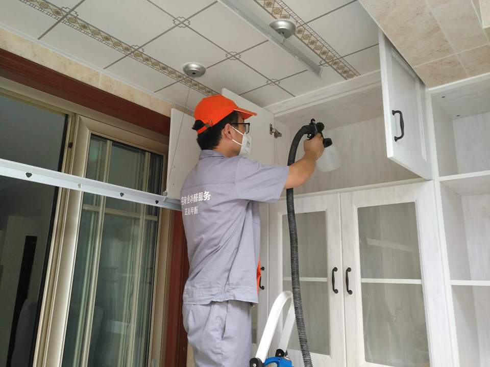 陽臺木柜隔檔全方位噴涂治理 陽臺木柜隔檔全方位噴涂治理