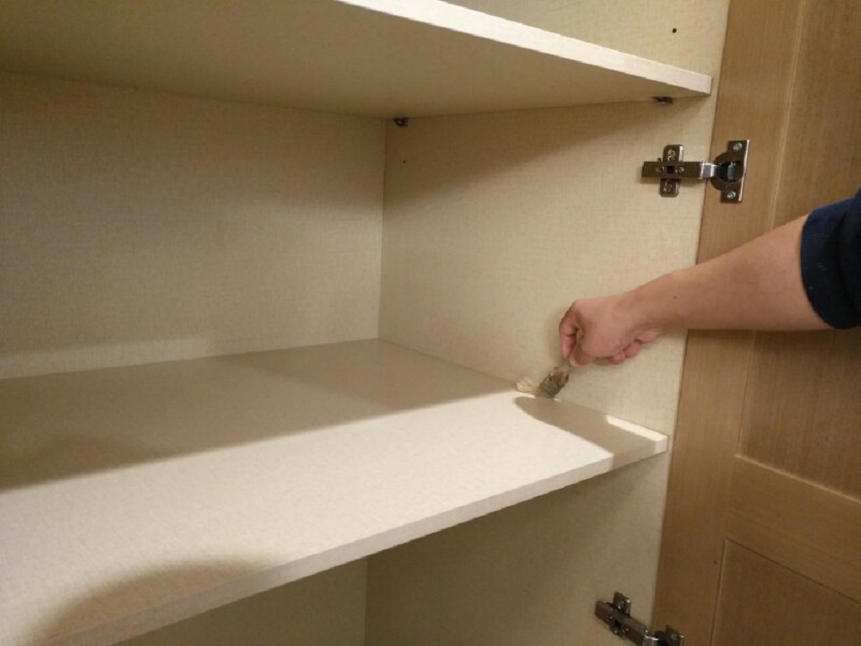 柜子縫隙處刷子精細(xì)化處理 柜子縫隙處刷子精細(xì)化處理