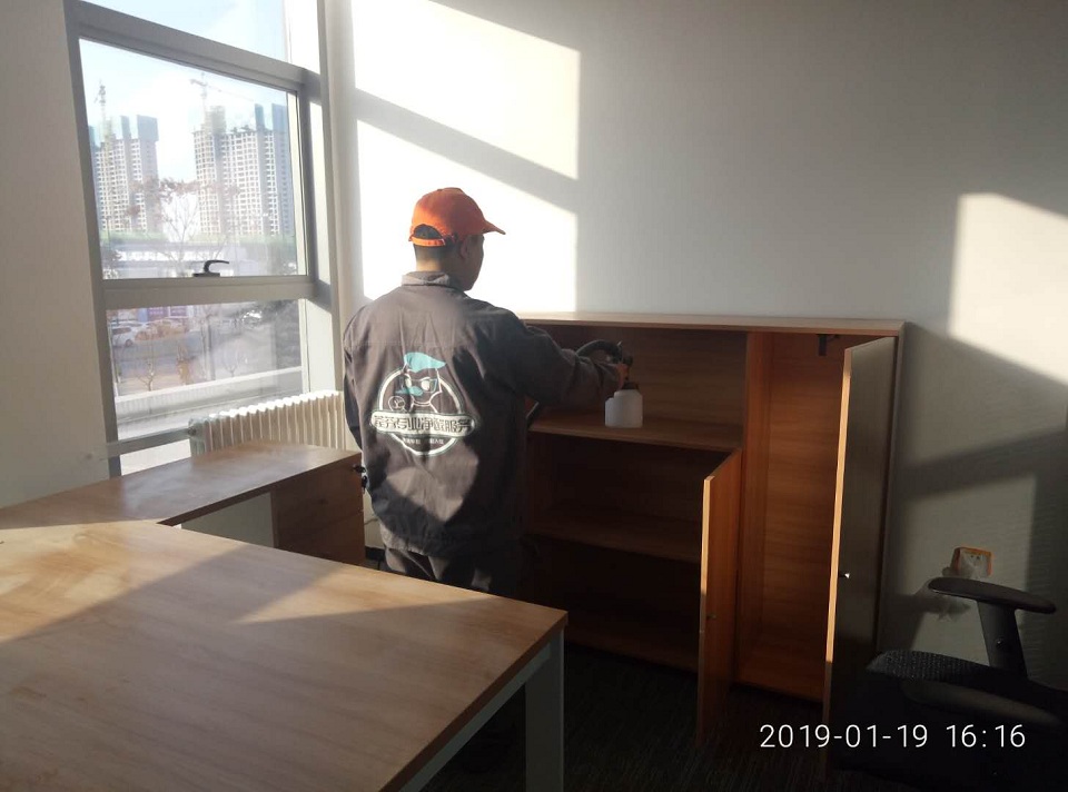 辦公區(qū)域木柜全方位噴涂施工 辦公區(qū)域木柜全方位噴涂施工