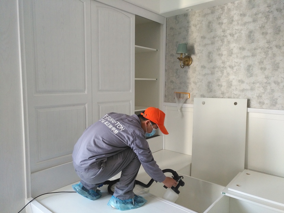 臥室榻榻米精細(xì)化噴涂施工 臥室榻榻米精細(xì)化噴涂施工