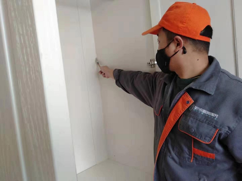 木柜接縫處刷子精細(xì)化施工治理 木柜接縫處刷子精細(xì)化施工治理