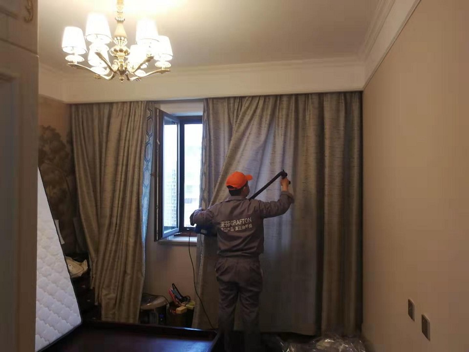 臥室窗簾重點(diǎn)污染源全方位噴涂施工 臥室窗簾重點(diǎn)污染源全方位噴涂施工