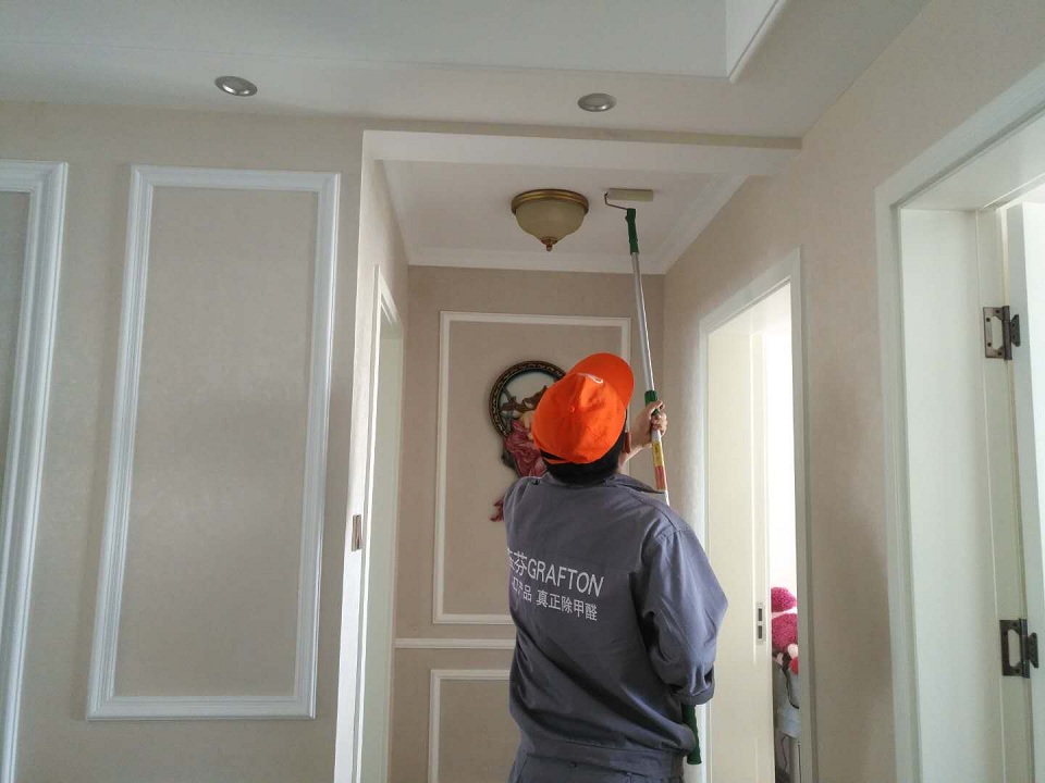 客餐廳過道頂面滾筒施工 客餐廳過道頂面滾筒施工