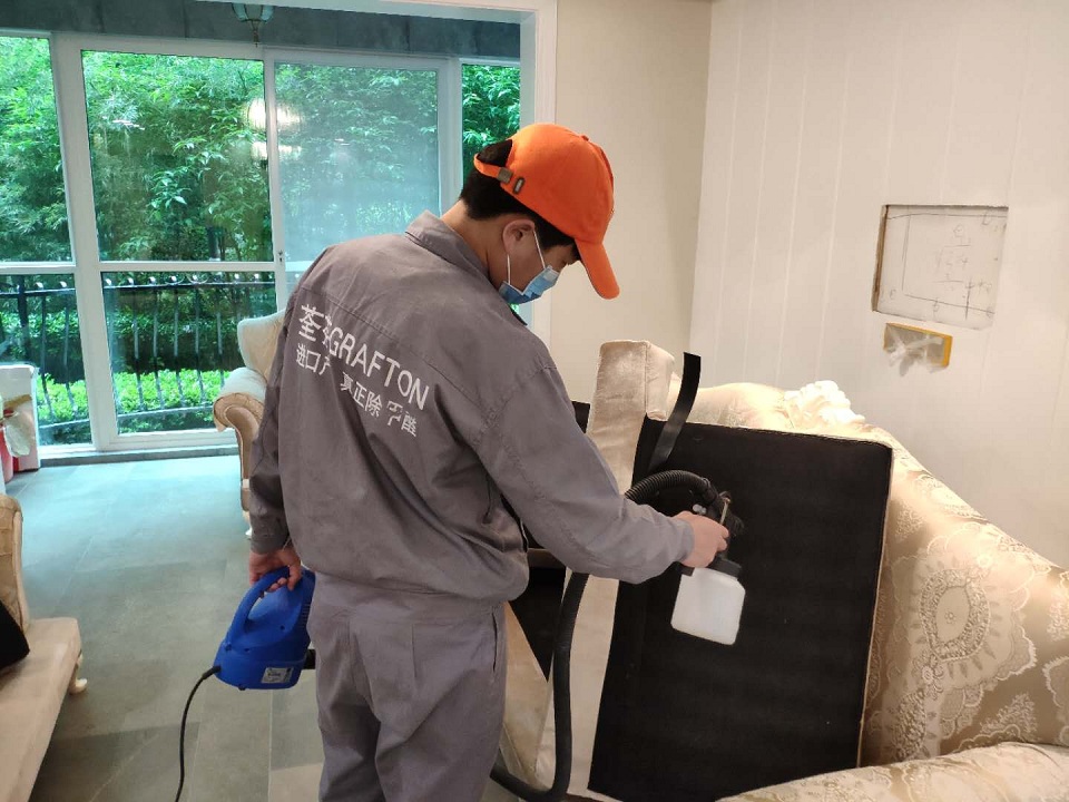 客餐廳沙發(fā)全方位噴涂施工 客餐廳沙發(fā)全方位噴涂施工