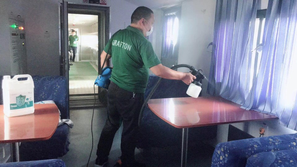 車內餐廳餐桌噴涂治理施工 車內餐廳餐桌噴涂治理施工