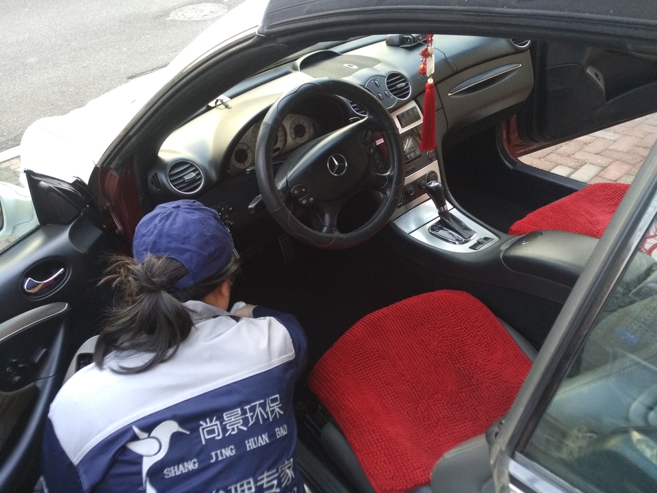 車(chē)內(nèi)座椅腳墊全方位噴涂施工 車(chē)內(nèi)座椅腳墊全方位噴涂施工