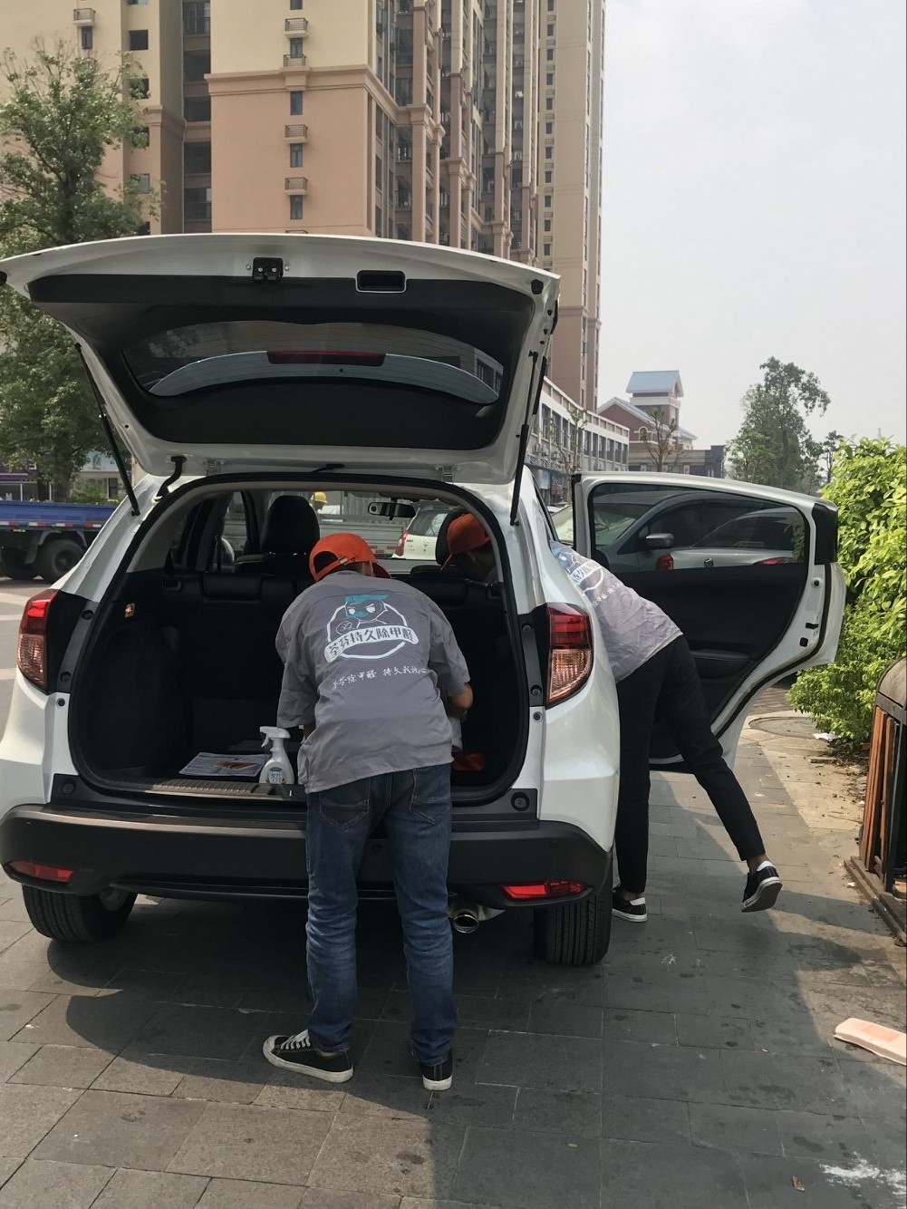 車內(nèi)后備箱全方位噴涂治理 車內(nèi)后備箱全方位噴涂治理