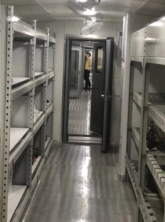 車內(nèi)過(guò)道噴涂施工 車內(nèi)過(guò)道噴涂施工