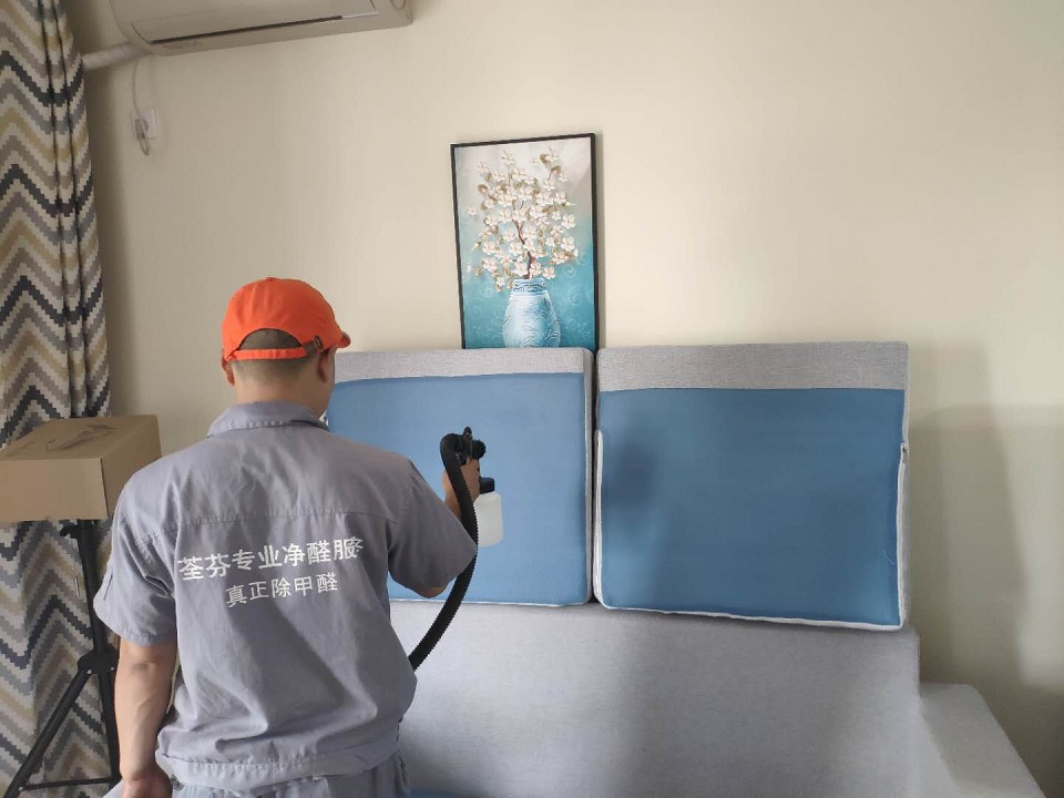 客廳沙發(fā)全方位噴涂施工 客廳沙發(fā)全方位噴涂施工