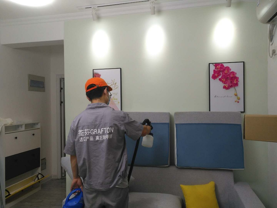 客廳沙發(fā)全方位噴涂施工 客廳沙發(fā)全方位噴涂施工