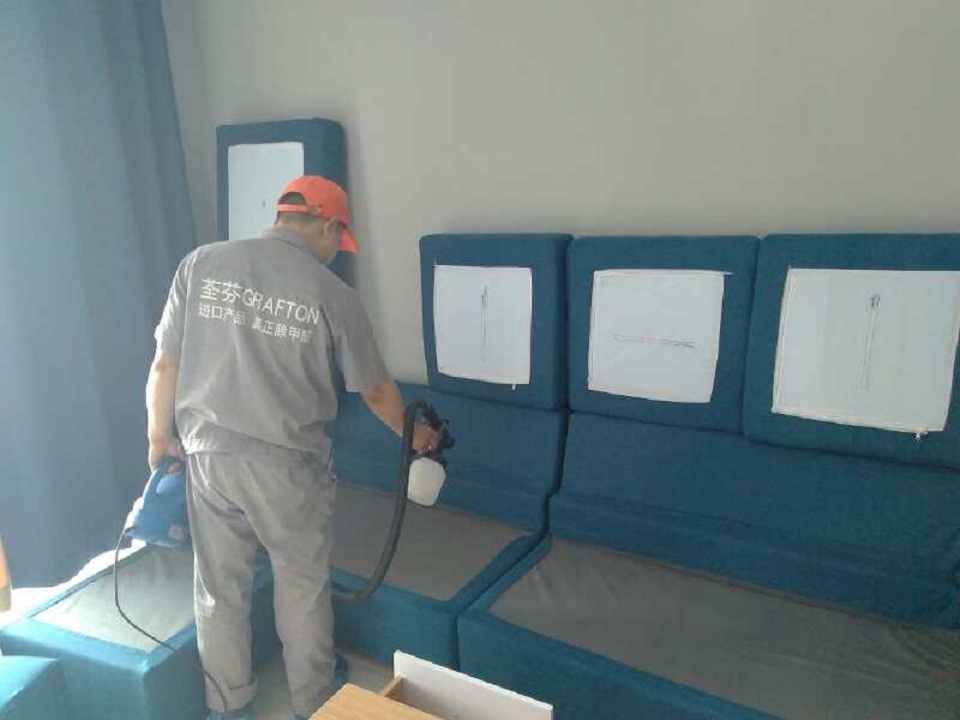 客廳沙發(fā)布藝全方位噴涂施工 客廳沙發(fā)布藝全方位噴涂施工