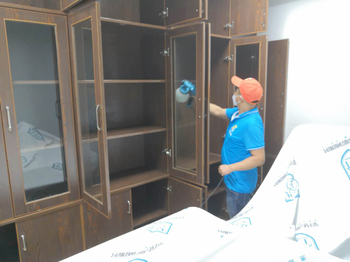 會(huì)議室柜子噴涂全方位施工治理 會(huì)議室柜子噴涂全方位施工治理