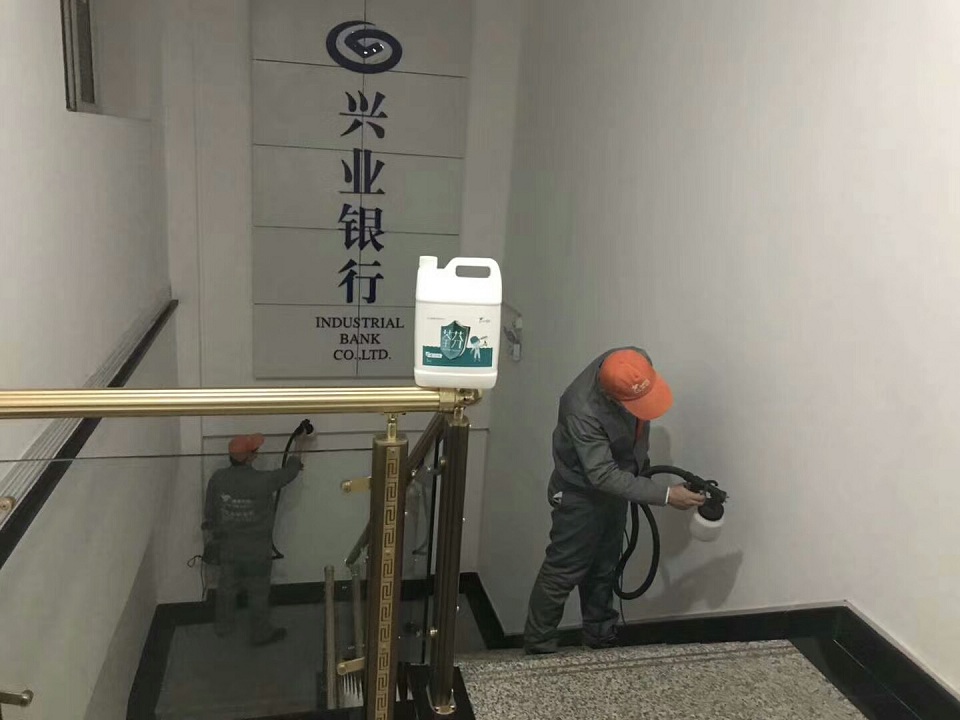 樓梯過(guò)道墻面全方位噴涂治理 樓梯過(guò)道墻面全方位噴涂治理