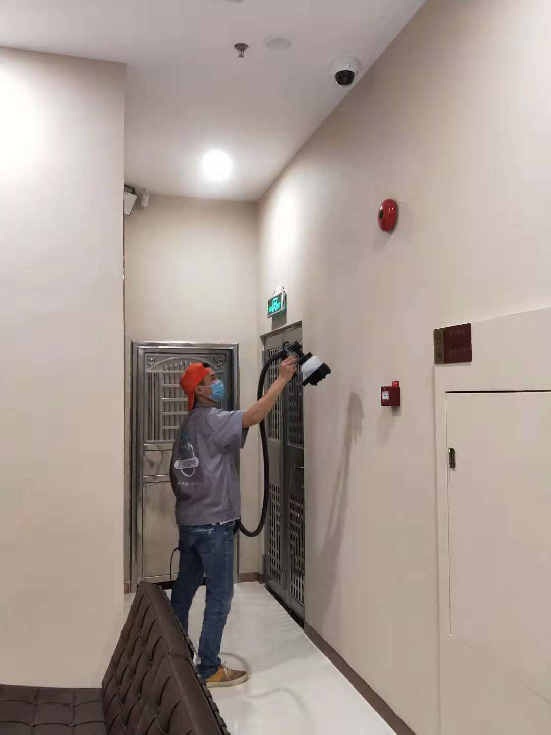 銀行過(guò)道墻面噴涂全方位施工 銀行過(guò)道墻面噴涂全方位施工