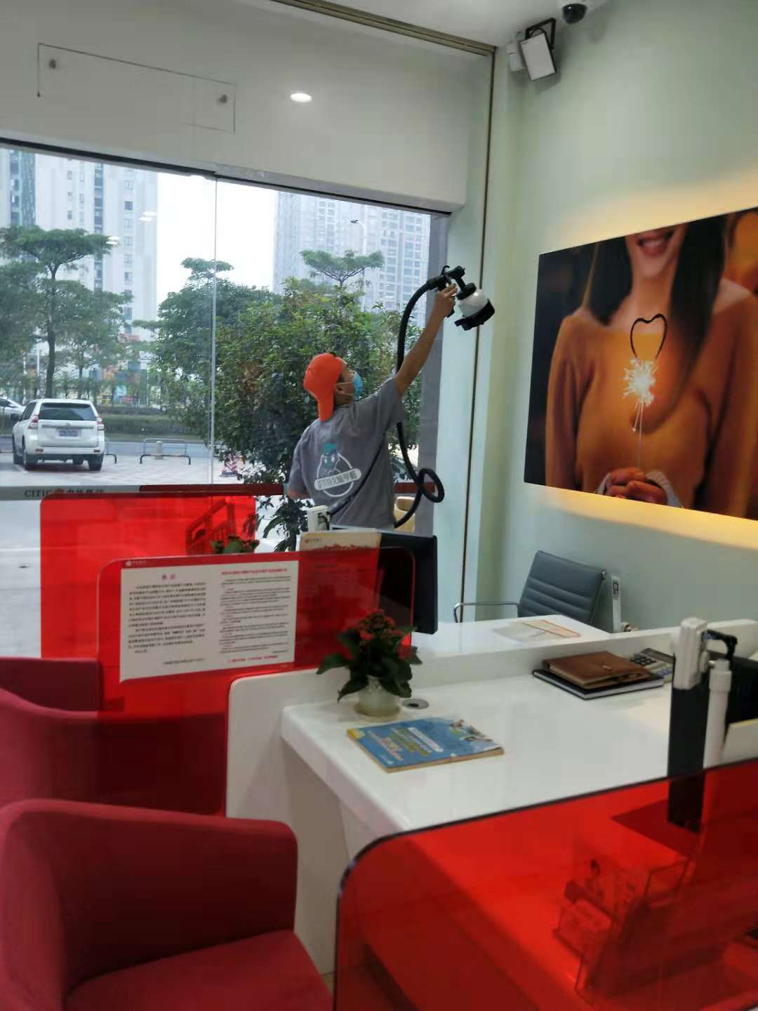 銀行大廳墻面全方位噴涂施工治理 銀行大廳墻面全方位噴涂施工治理