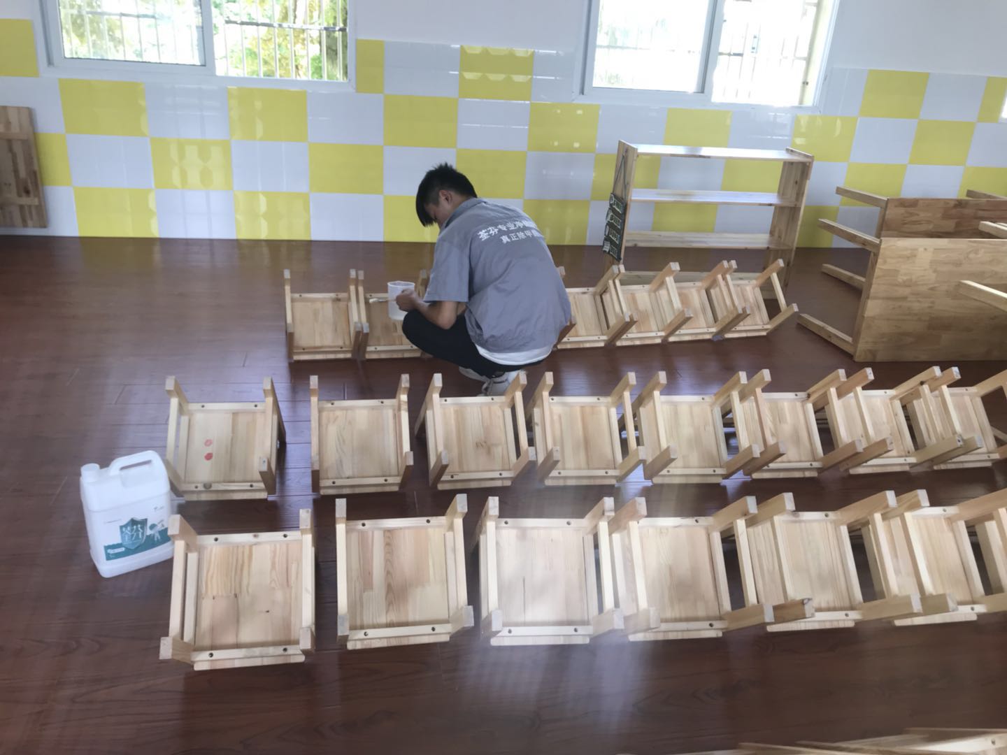 小朋友凳子全方位施工治理 小朋友凳子全方位施工治理