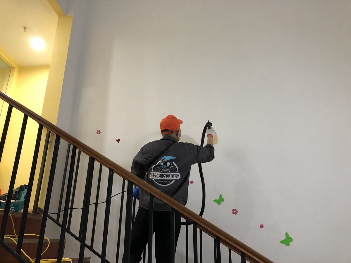 樓梯過道墻面全方位噴涂施工 樓梯過道墻面全方位噴涂施工