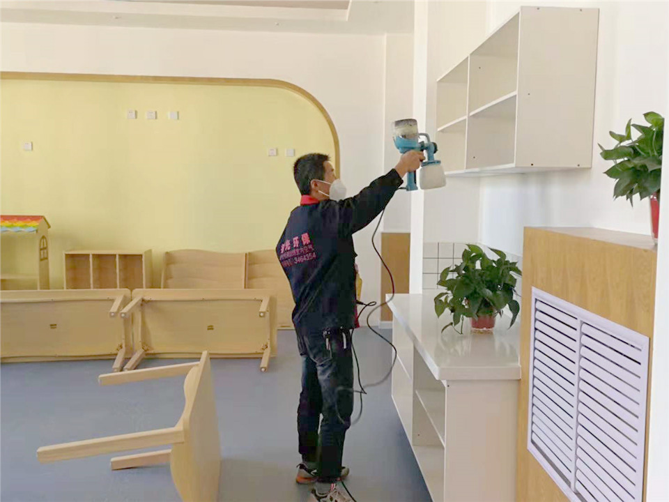 教室柜子噴槍全方位噴涂施工 教室柜子噴槍全方位噴涂施工