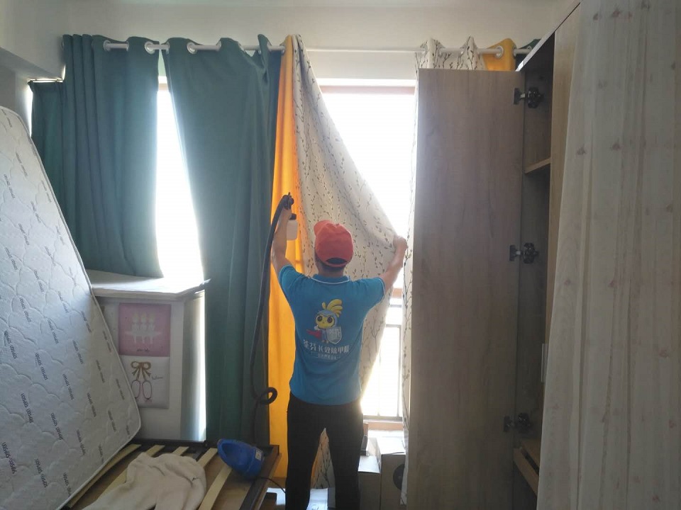 臥室窗簾布藝全方位噴涂施工 臥室窗簾布藝全方位噴涂施工