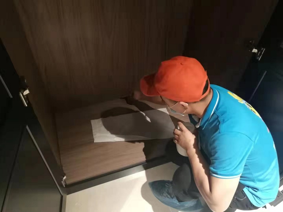 柜子縫隙刷子精細(xì)化施工治理甲醛 柜子縫隙刷子精細(xì)化施工治理甲醛