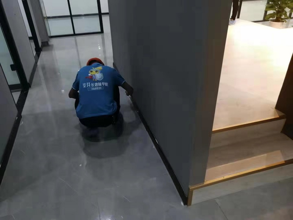 過(guò)道墻面刷子精細(xì)化施工治理甲醛 過(guò)道墻面刷子精細(xì)化施工治理甲醛