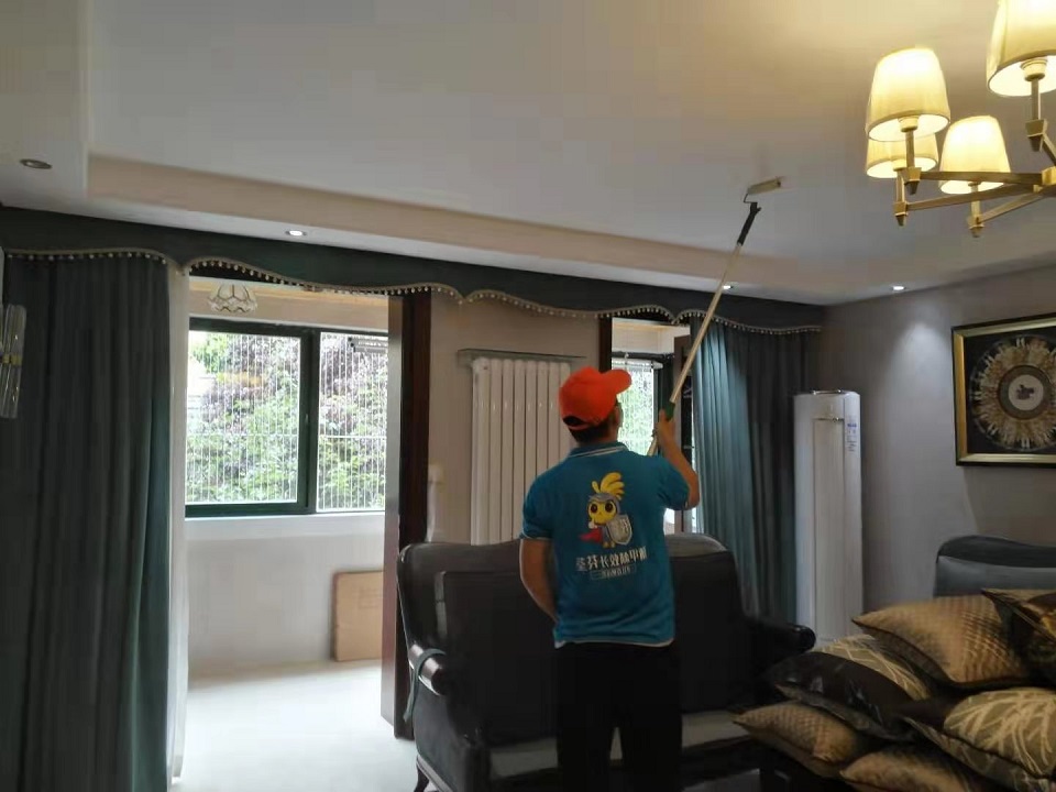 客廳頂面滾筒全方位噴涂施工治理 客廳頂面滾筒全方位噴涂施工治理