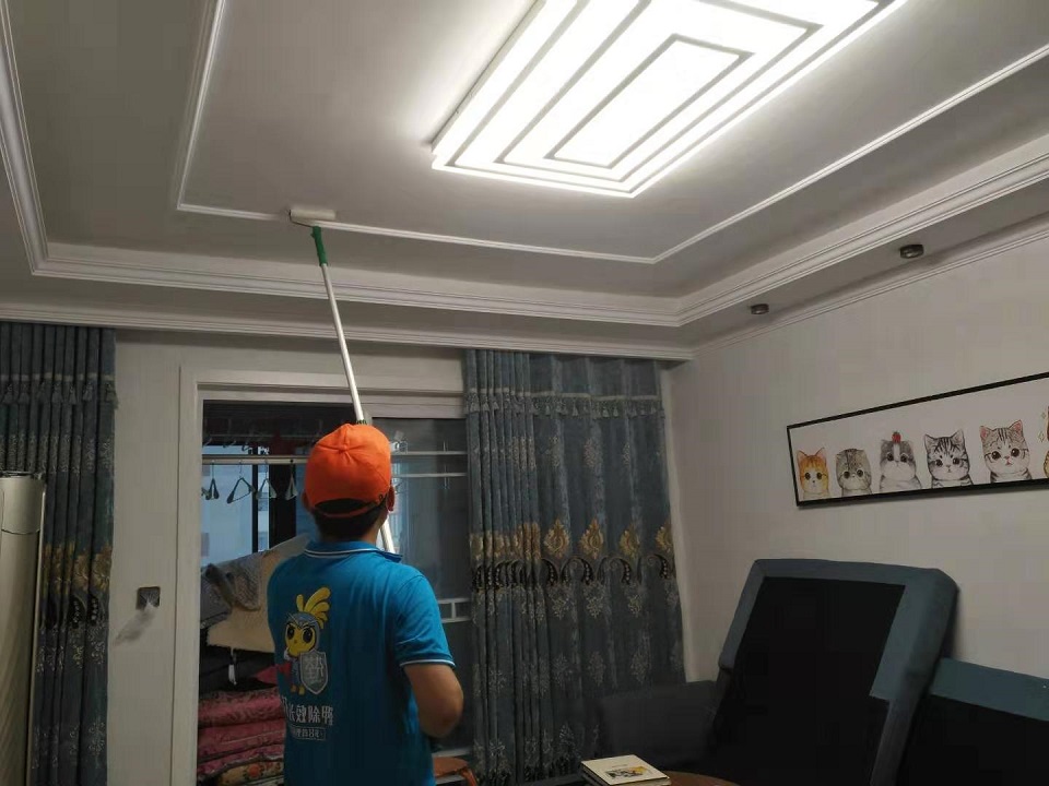 客廳頂面滾筒全方位噴涂施工 客廳頂面滾筒全方位噴涂施工