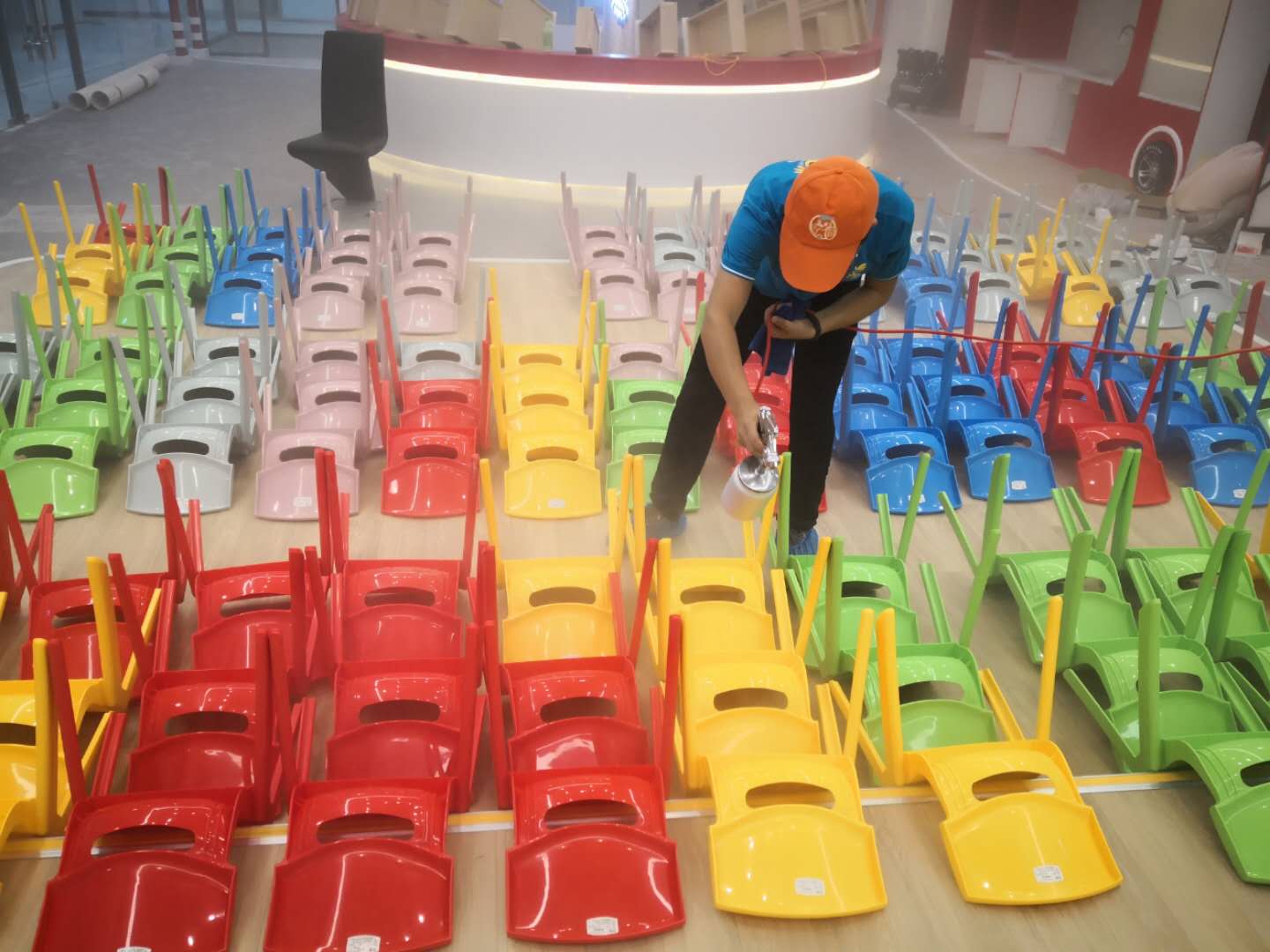 教室凳子全方位噴涂治理 教室凳子全方位噴涂治理