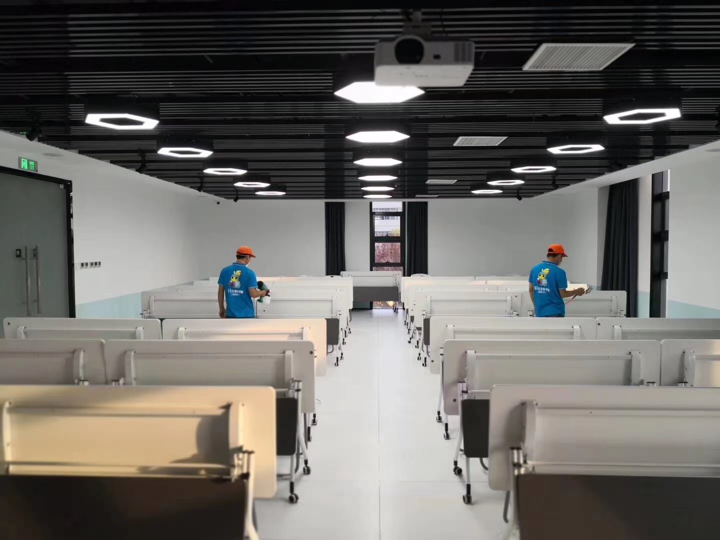 辦公室桌椅噴涂除甲醛 辦公室桌椅噴涂除甲醛