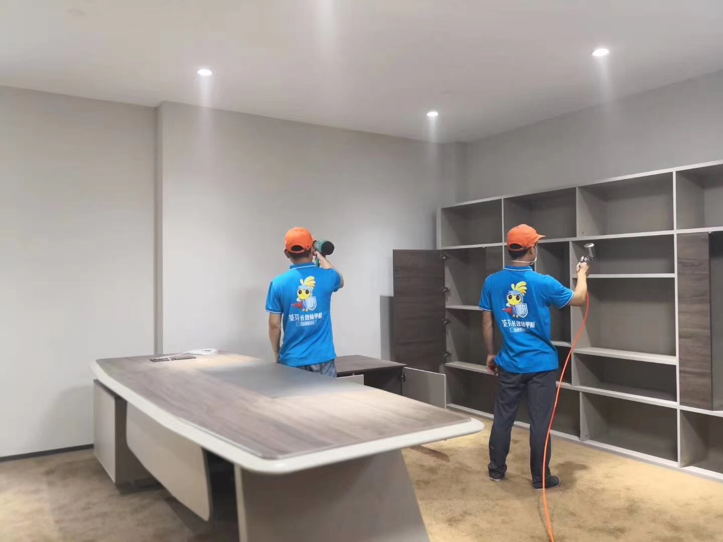 會議室柜子隔檔全方位噴涂施工 會議室柜子隔檔全方位噴涂施工