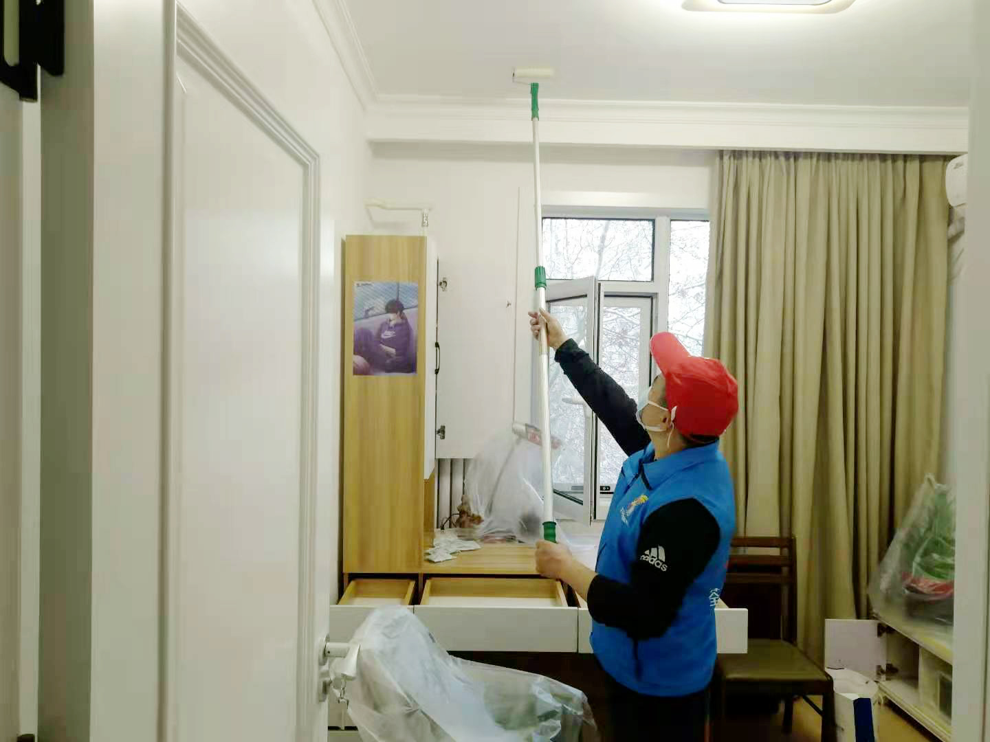 客廳頂面滾筒施工治理甲醛 客廳頂面滾筒施工治理甲醛