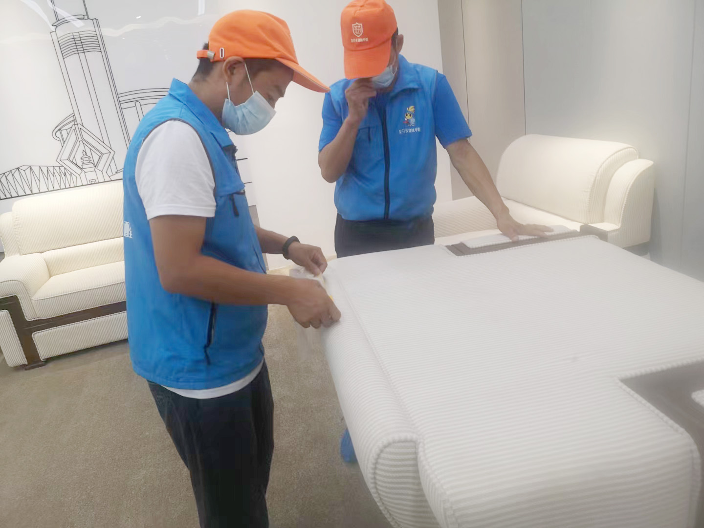 沙發(fā)表面養(yǎng)護(hù)避免產(chǎn)品灑落 沙發(fā)表面養(yǎng)護(hù)避免產(chǎn)品灑落