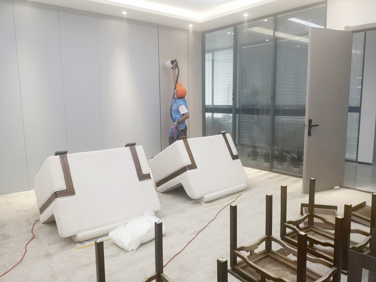 會(huì)議廳墻面頂面噴槍施工治理 會(huì)議廳墻面頂面噴槍施工治理