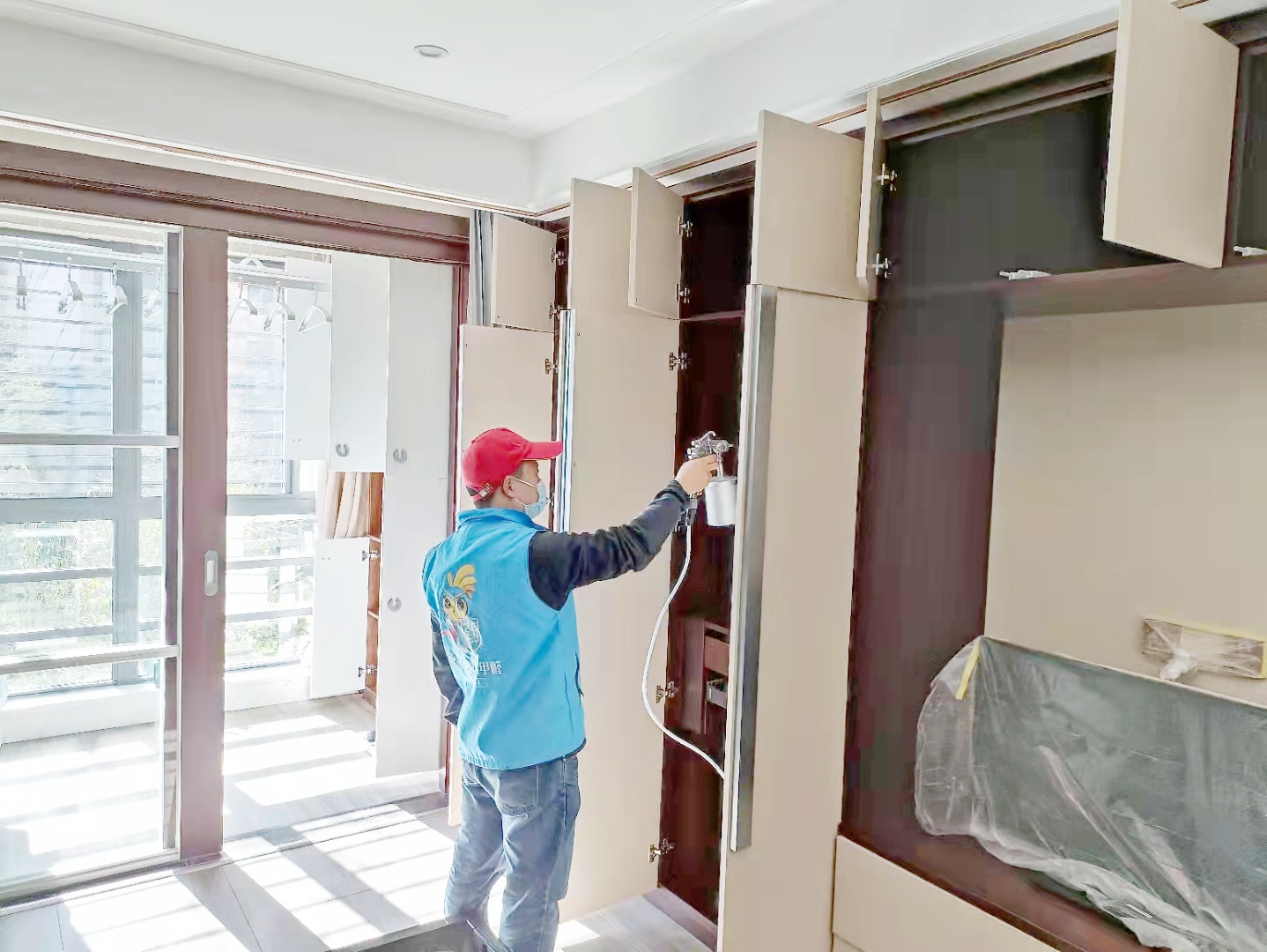 臥室衣柜噴涂治理甲醛 臥室衣柜噴涂治理甲醛