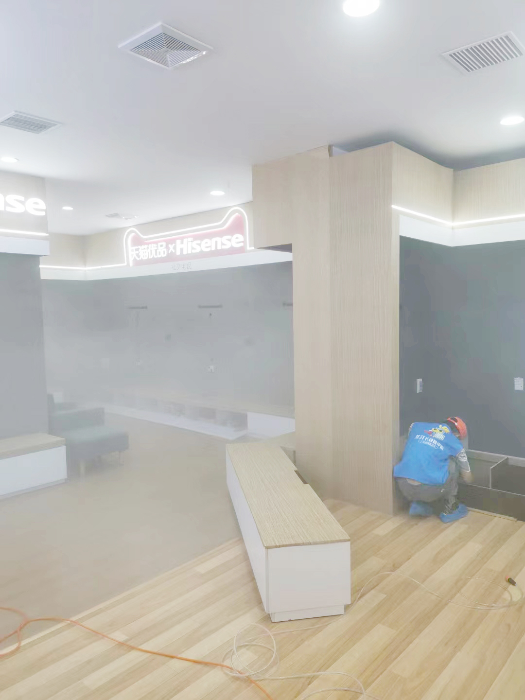 天貓優(yōu)品店面墻面整體噴涂治理施工 天貓優(yōu)品店面墻面整體噴涂治理施工