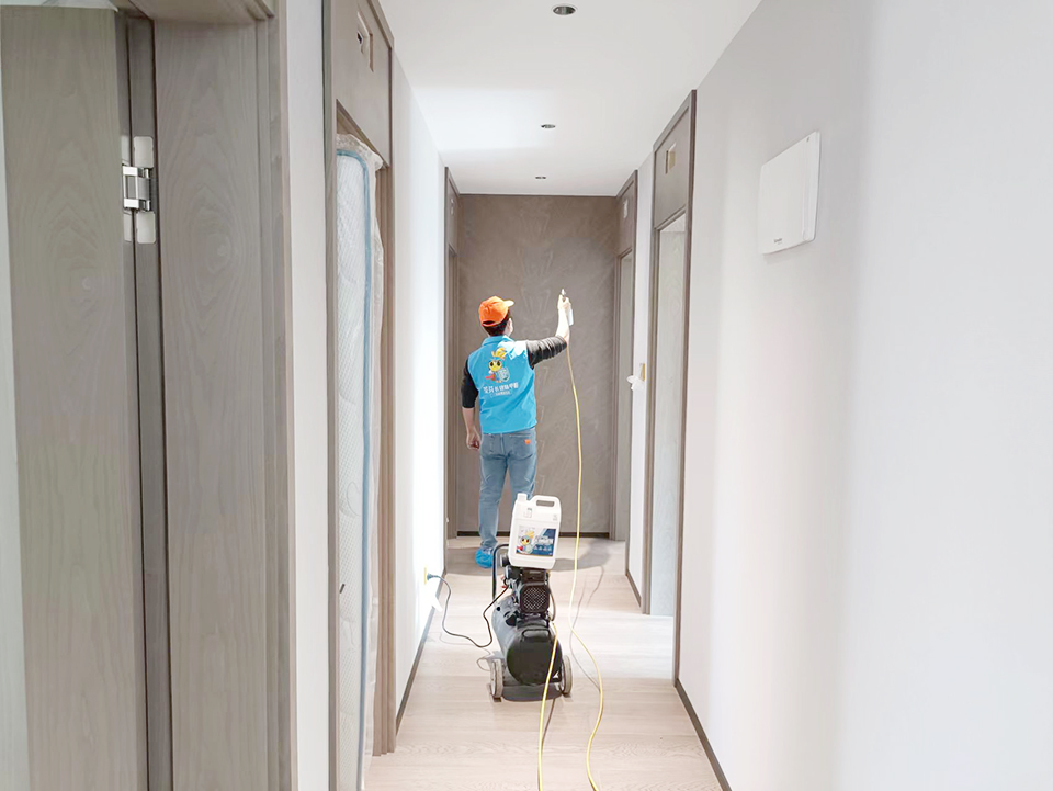 客廳過道墻面噴涂施工治理甲醛 客廳過道墻面噴涂施工治理甲醛