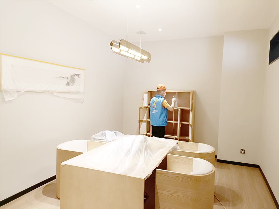 會議廳柜子桌椅噴涂施工治理甲醛 會議廳柜子桌椅噴涂施工治理甲醛